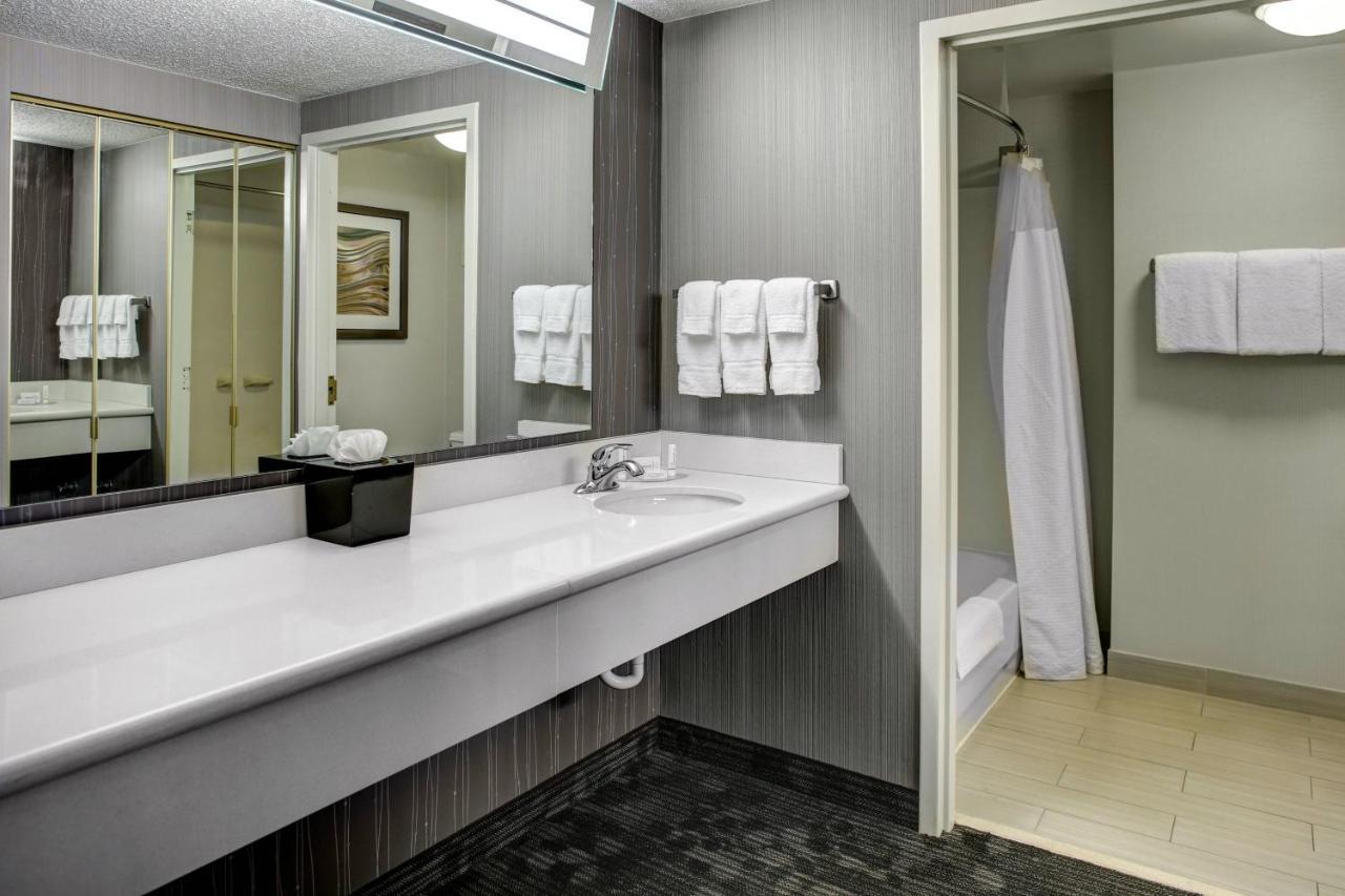 Courtyard By Marriott Cleveland Westlake Bagian luar foto