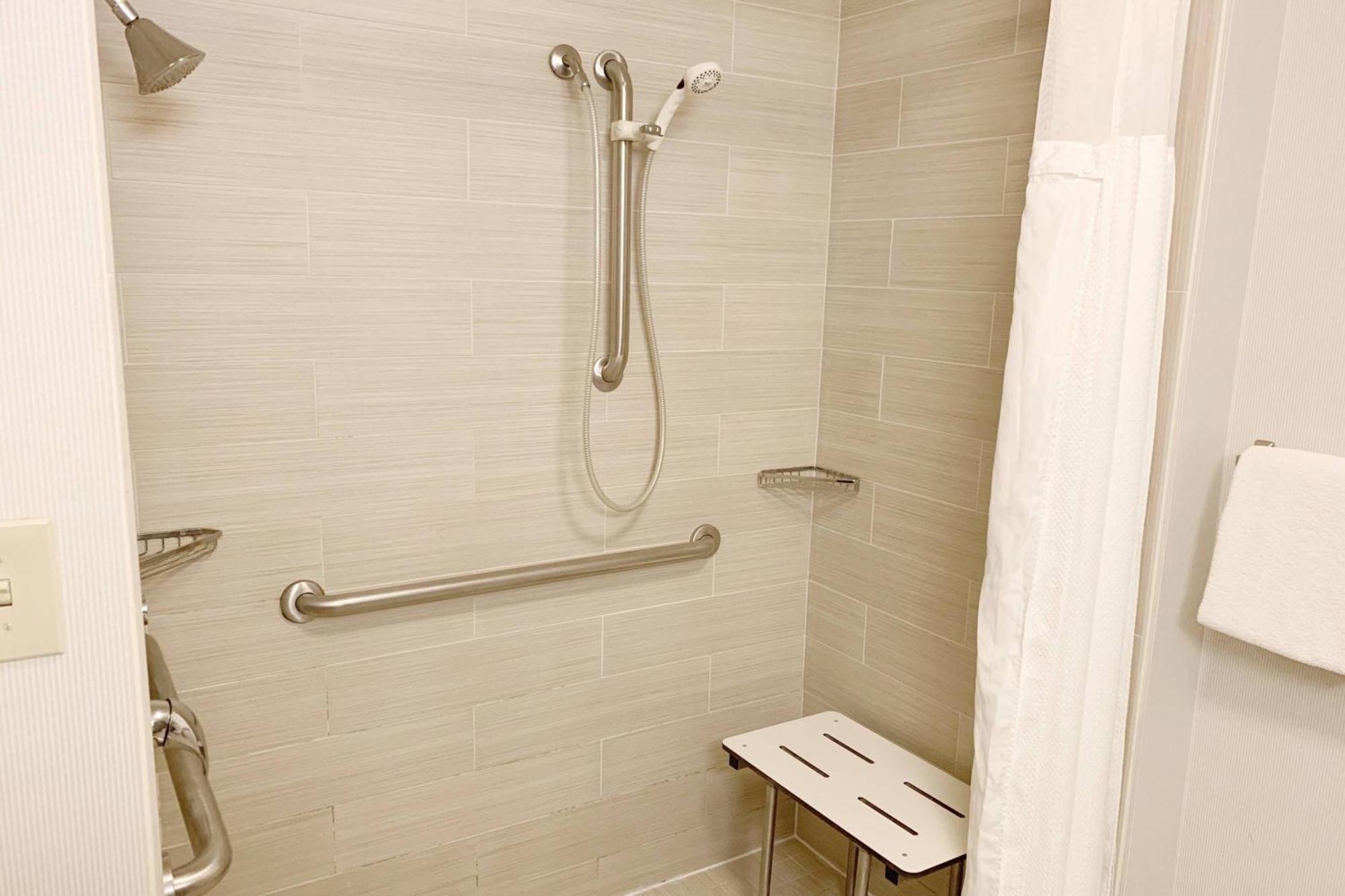 Courtyard By Marriott Cleveland Westlake Bagian luar foto