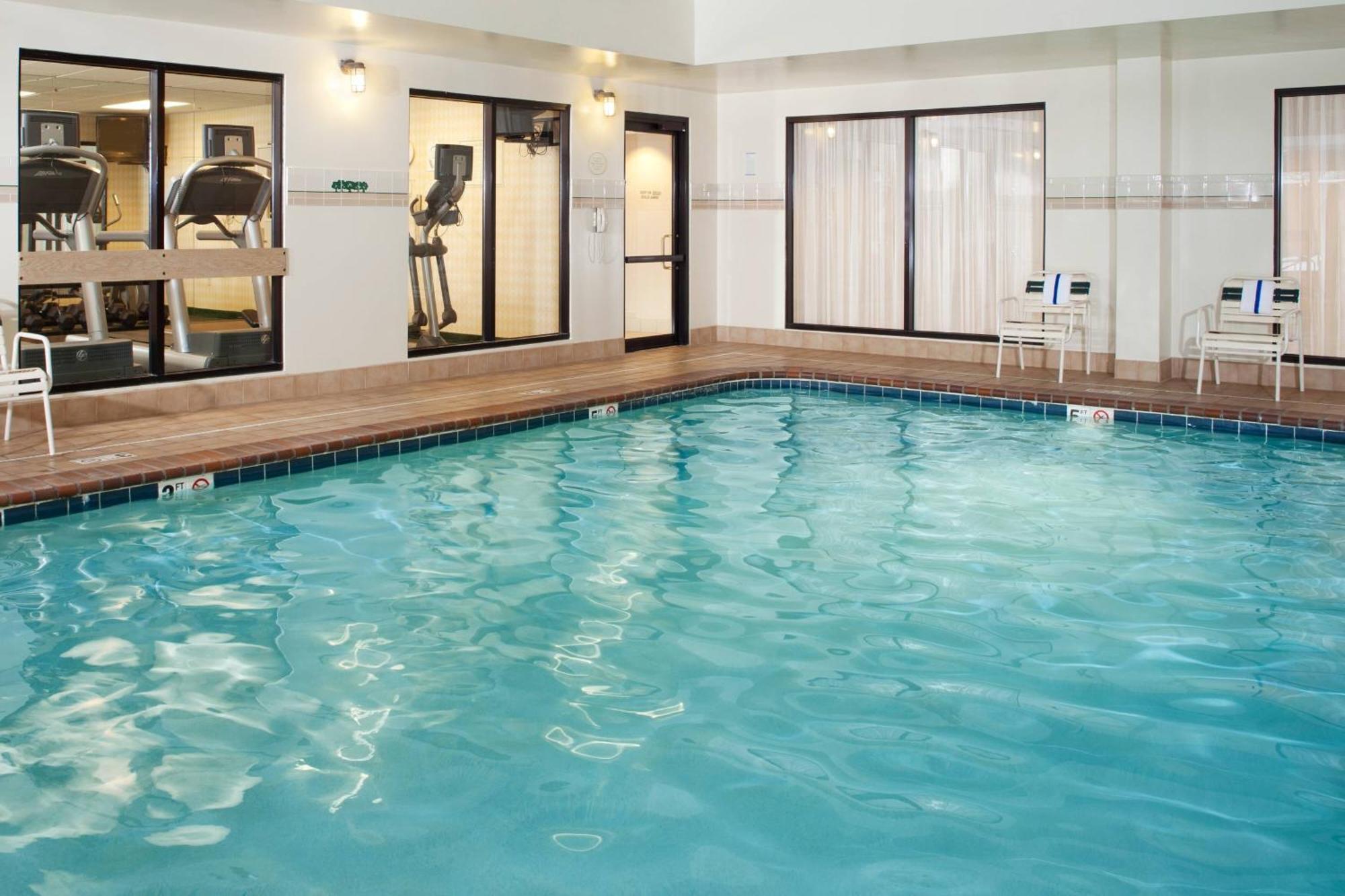Courtyard By Marriott Cleveland Westlake Bagian luar foto
