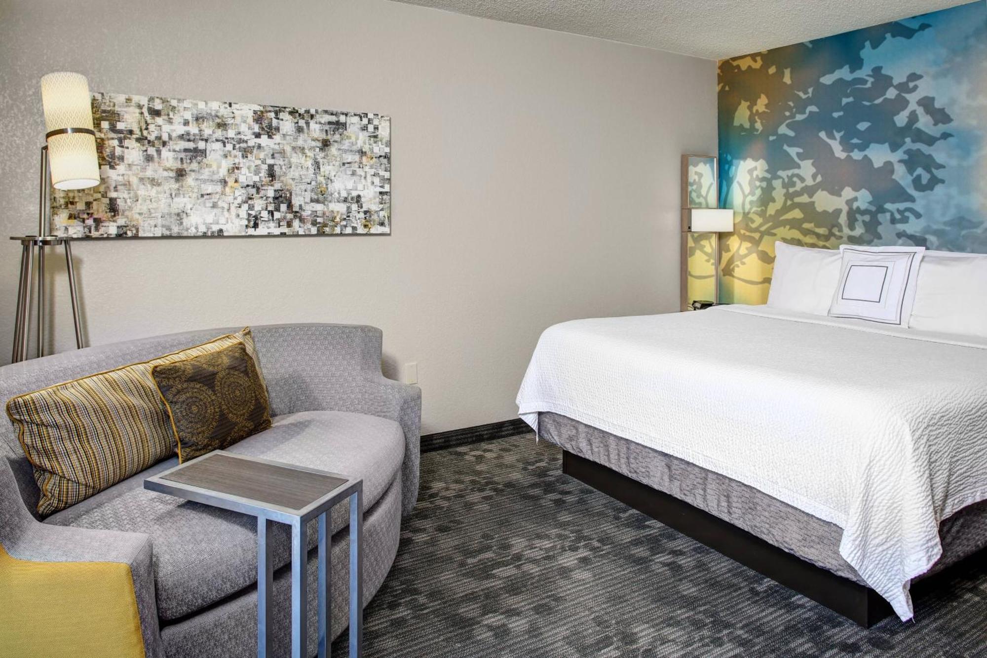 Courtyard By Marriott Cleveland Westlake Bagian luar foto